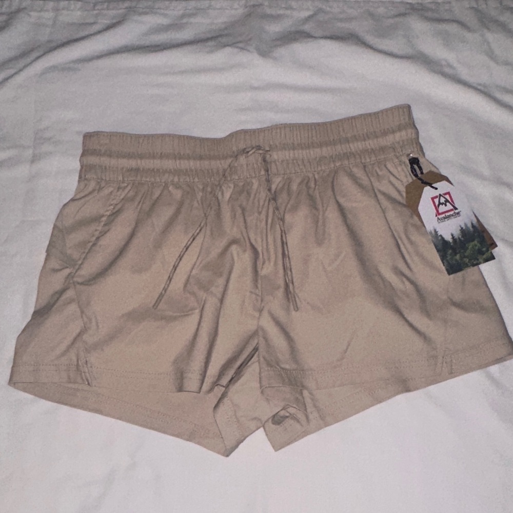 NWT Avalanche Tan Shorts (L)
